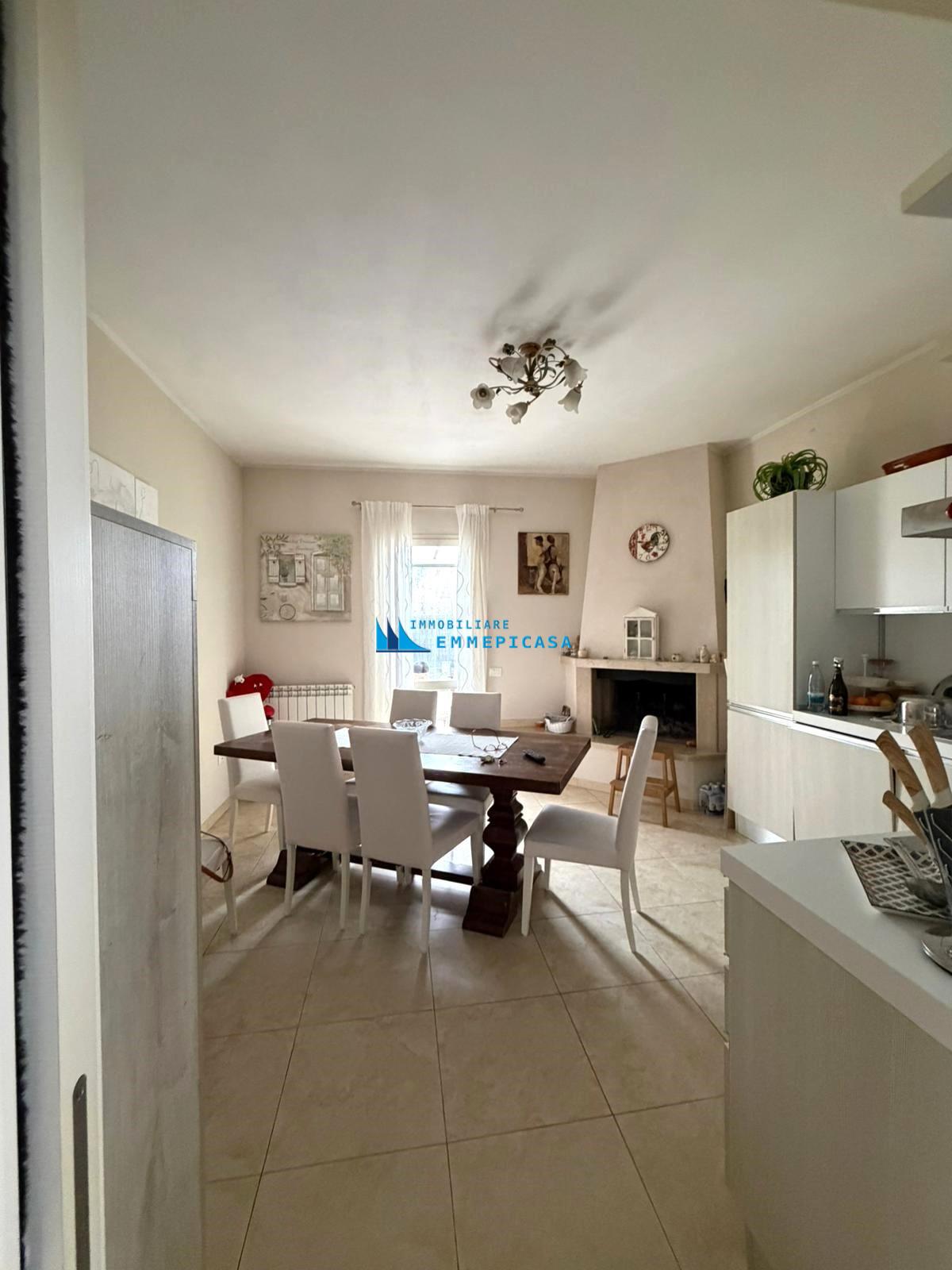 Villa con giardino a Montignoso