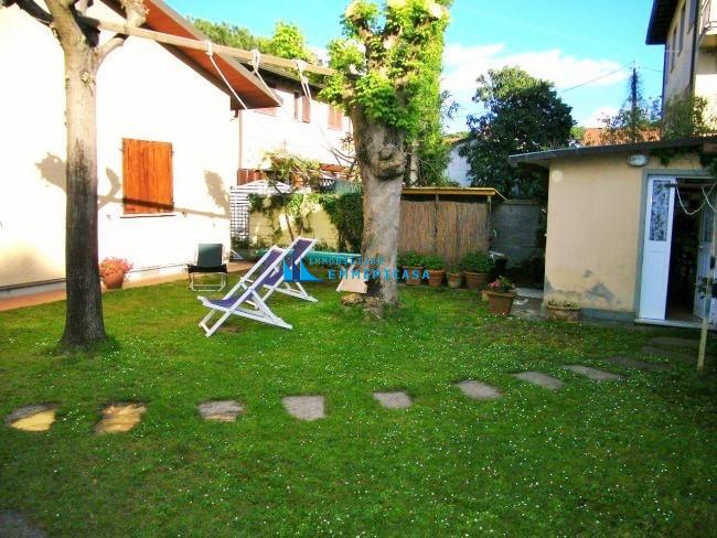 Casa indipendente arredata in affitto, Montignoso cinquale