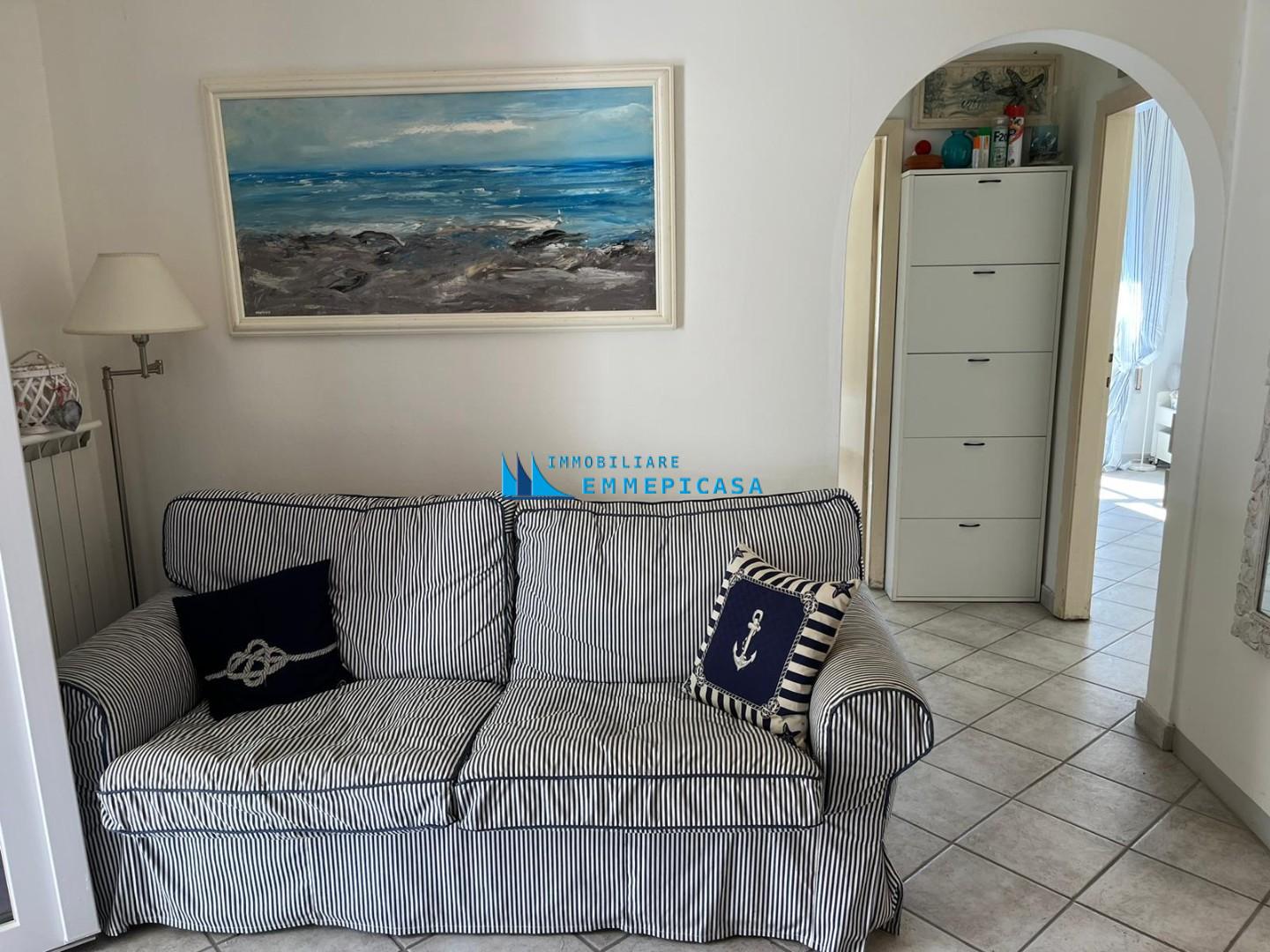 Trilocale arredato in affitto, Montignoso cinquale