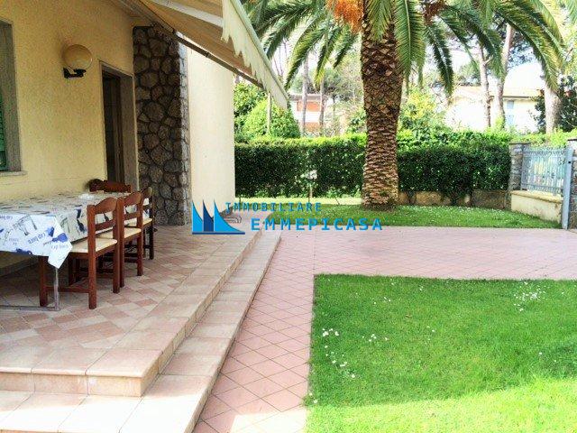 Villa Bifamiliare con giardino, Montignoso cinquale