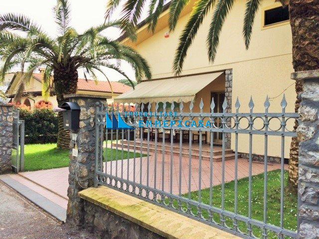 Villa Bifamiliare con giardino, Montignoso cinquale