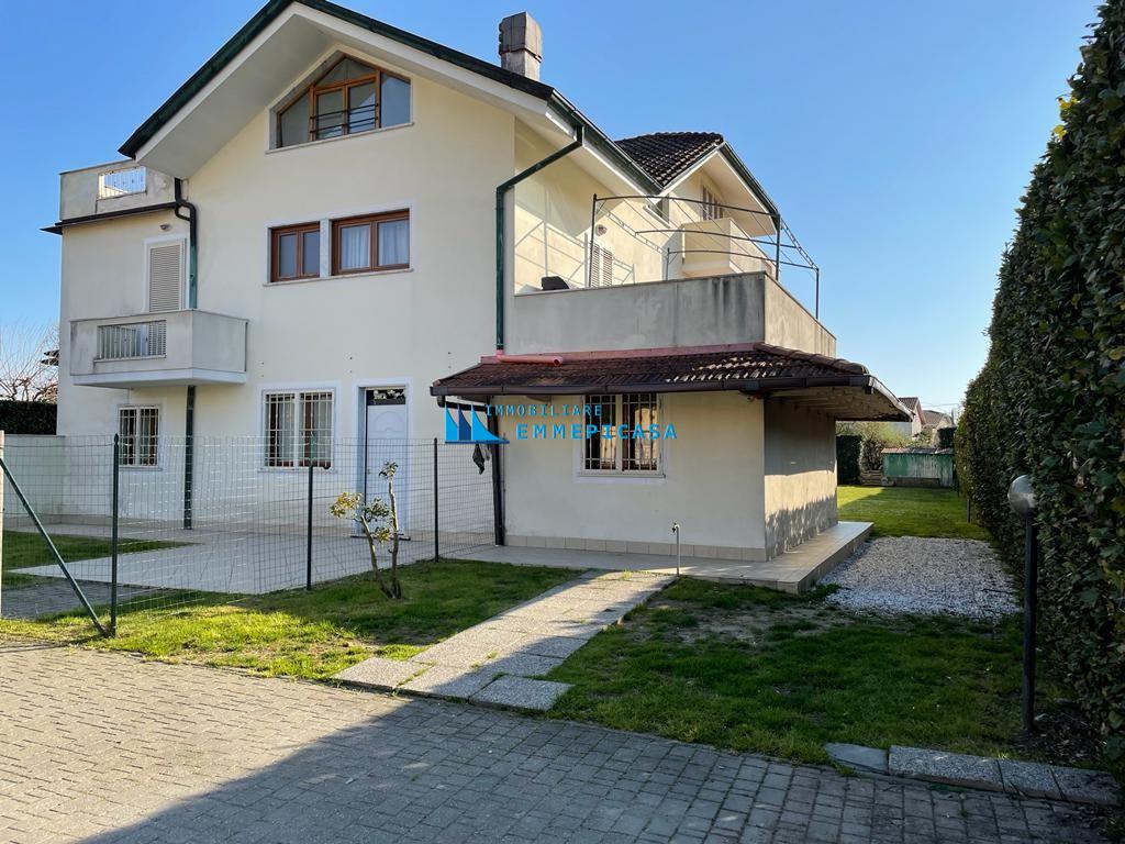 Casa indipendente arredata in affitto, Montignoso cervaiolo