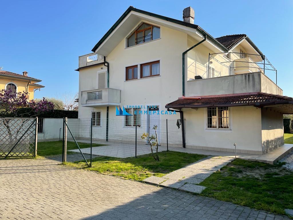 Casa indipendente arredata in affitto, Montignoso cervaiolo