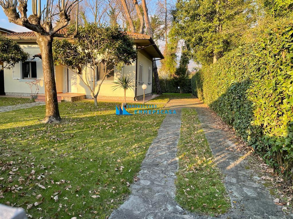 Villa arredata in affitto, Montignoso cinquale