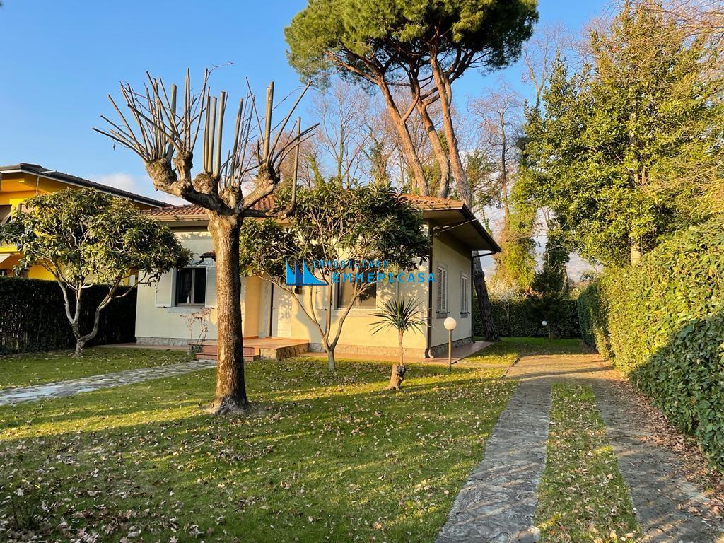 Villa arredata in affitto, Montignoso cinquale