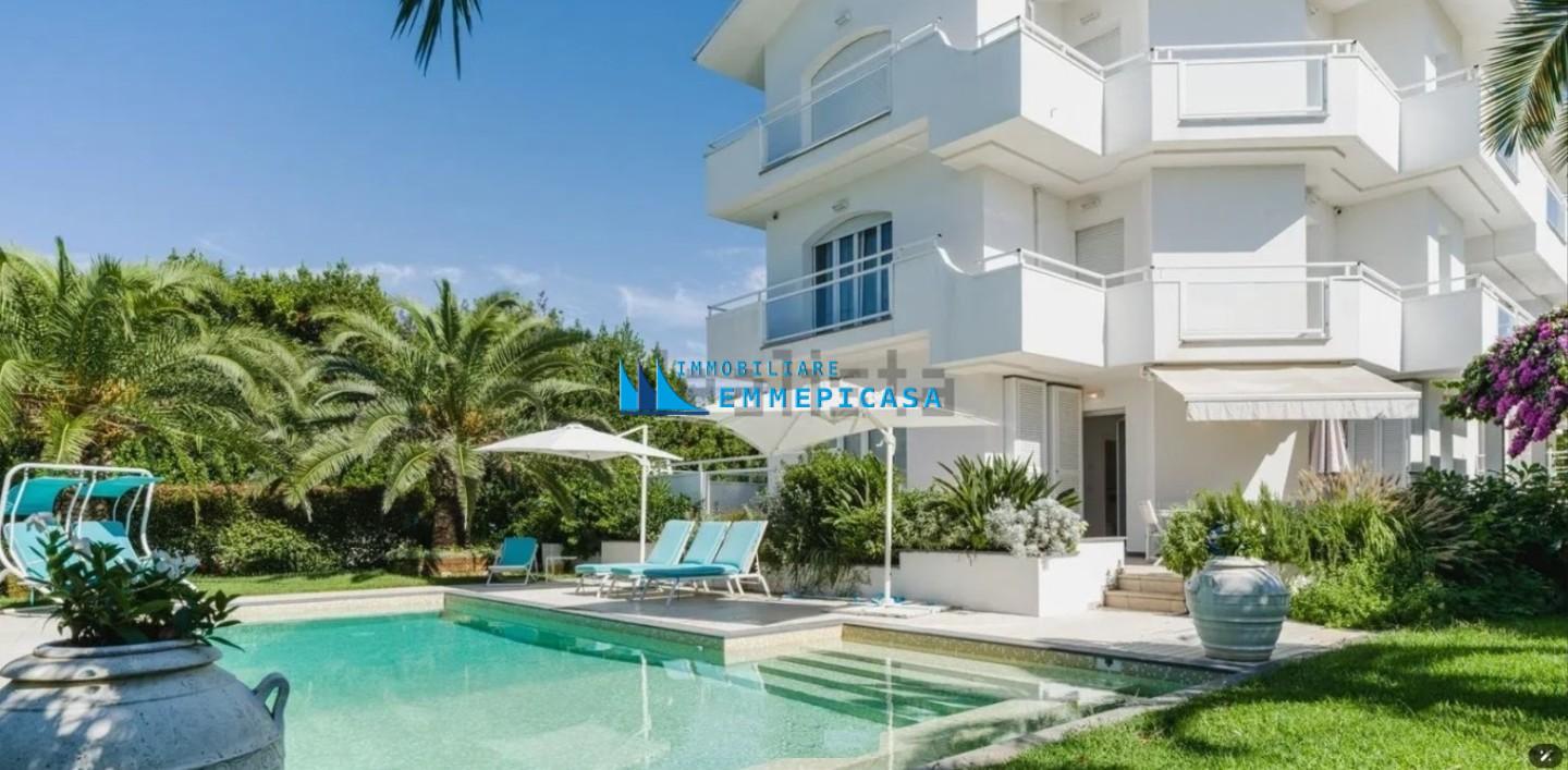 Villa Trifamiliari in vendita, Montignoso cinquale