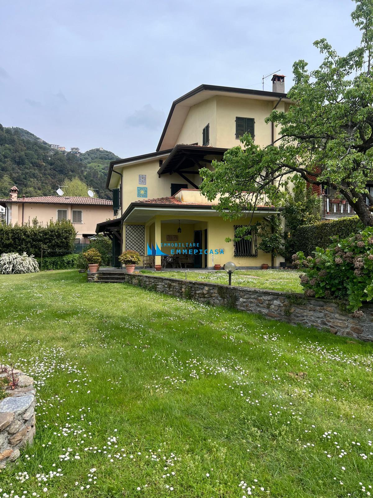 Villa Bifamiliare con giardino, Montignoso capanne