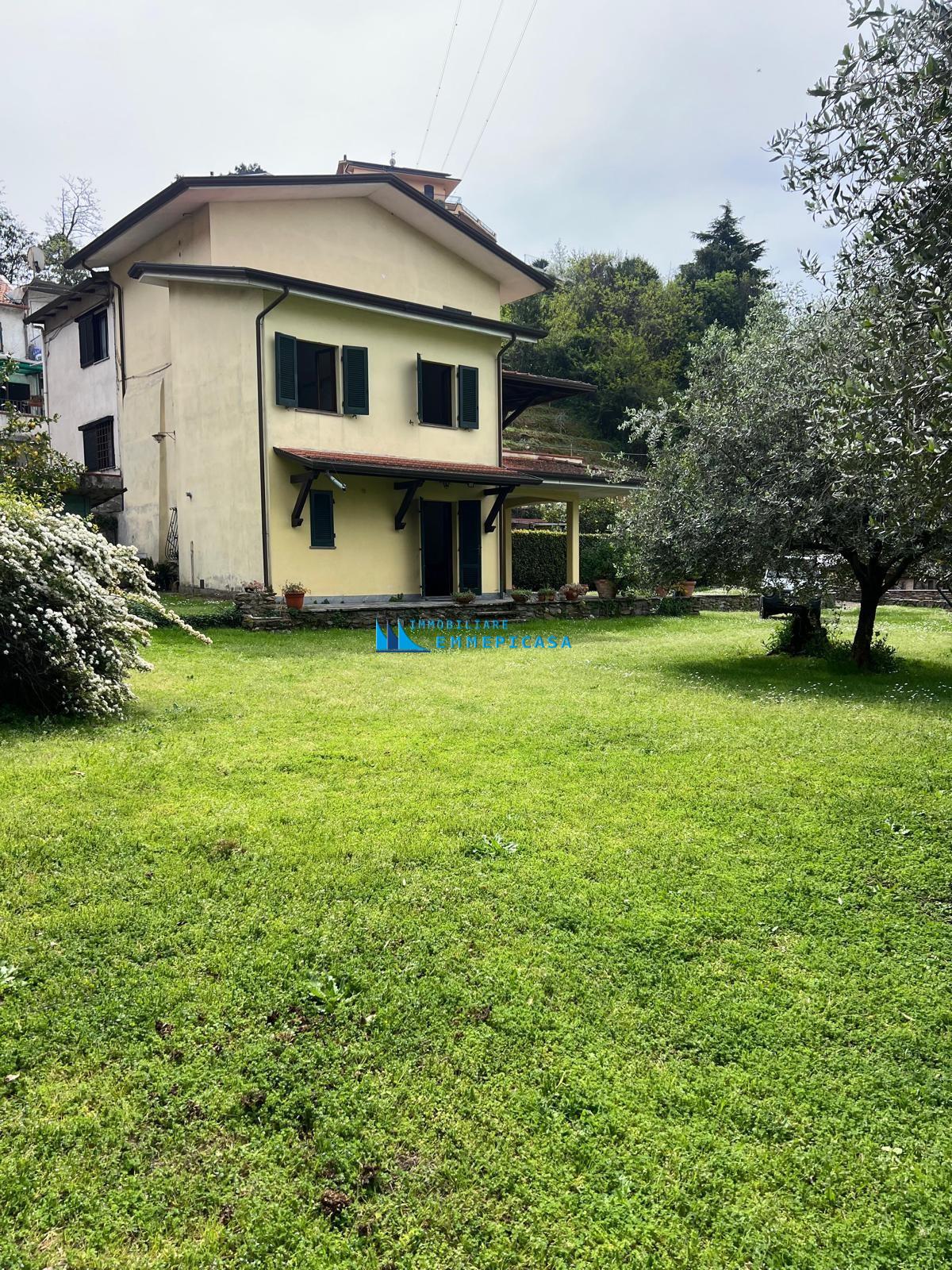 Villa Bifamiliare con giardino, Montignoso capanne