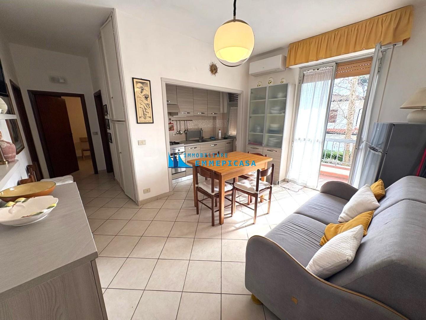 Trilocale arredato in affitto, Montignoso cinquale