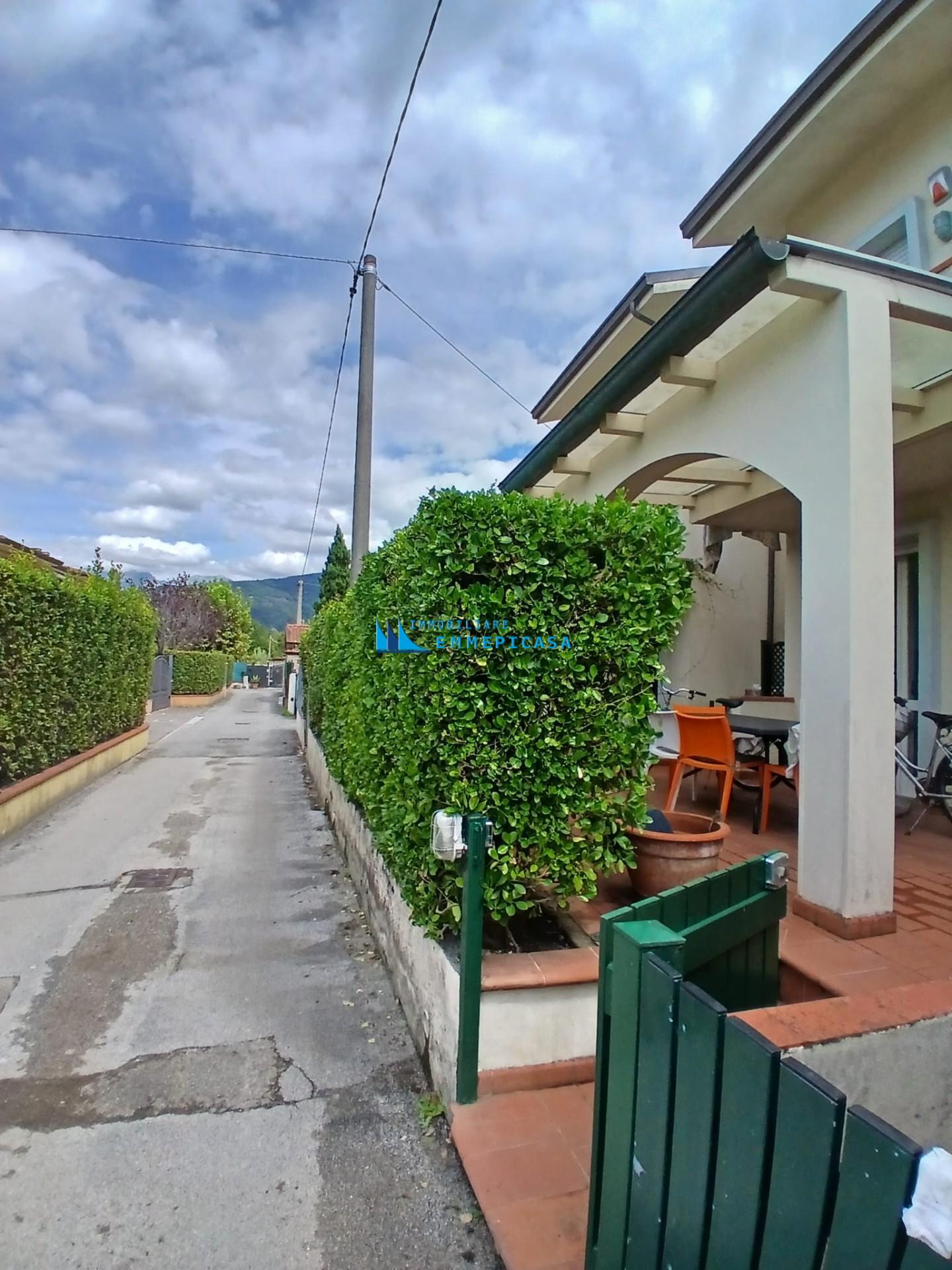 Villa ristrutturata, Massa ronchi