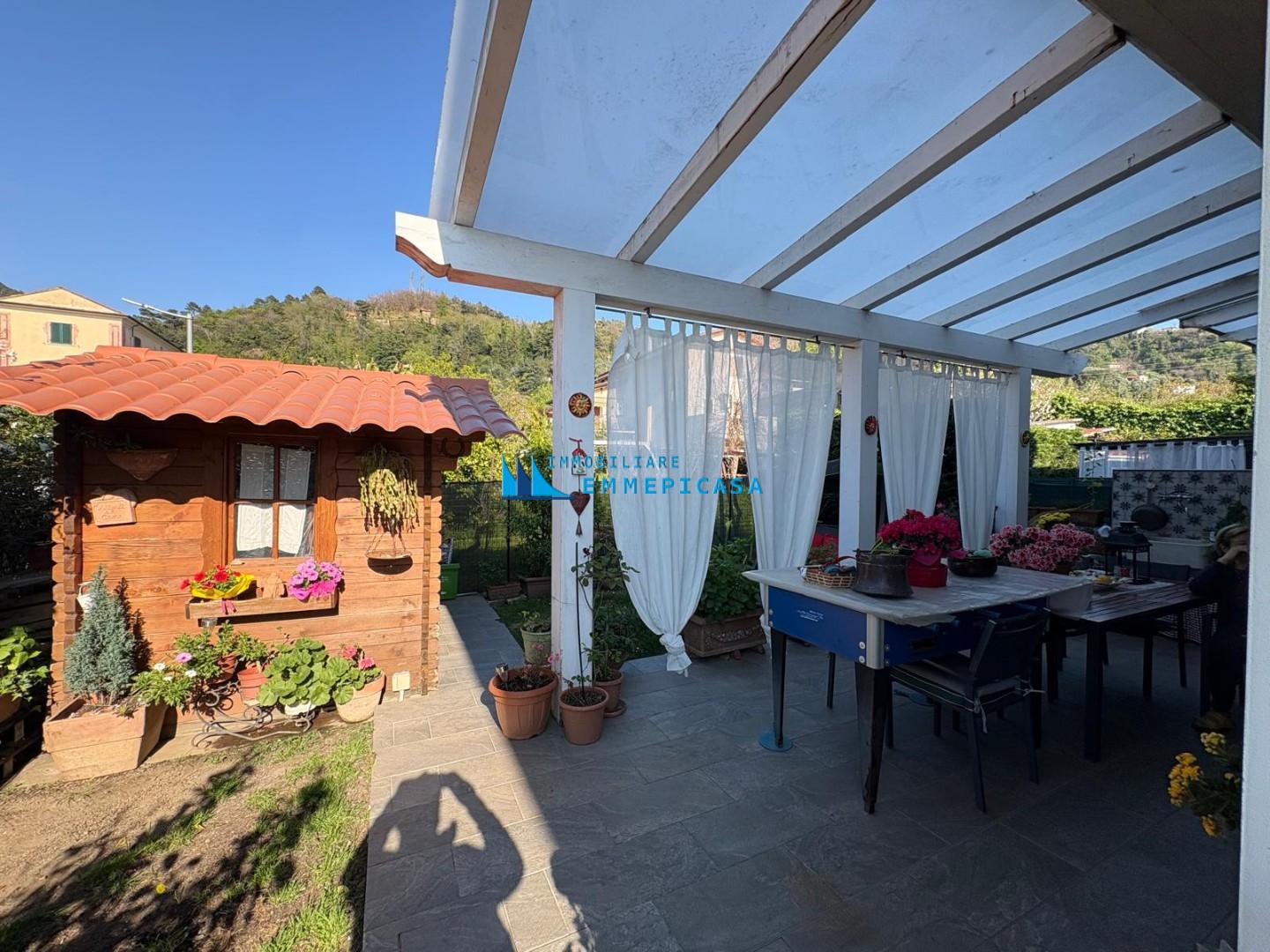 Villa con giardino, Massa capaccola