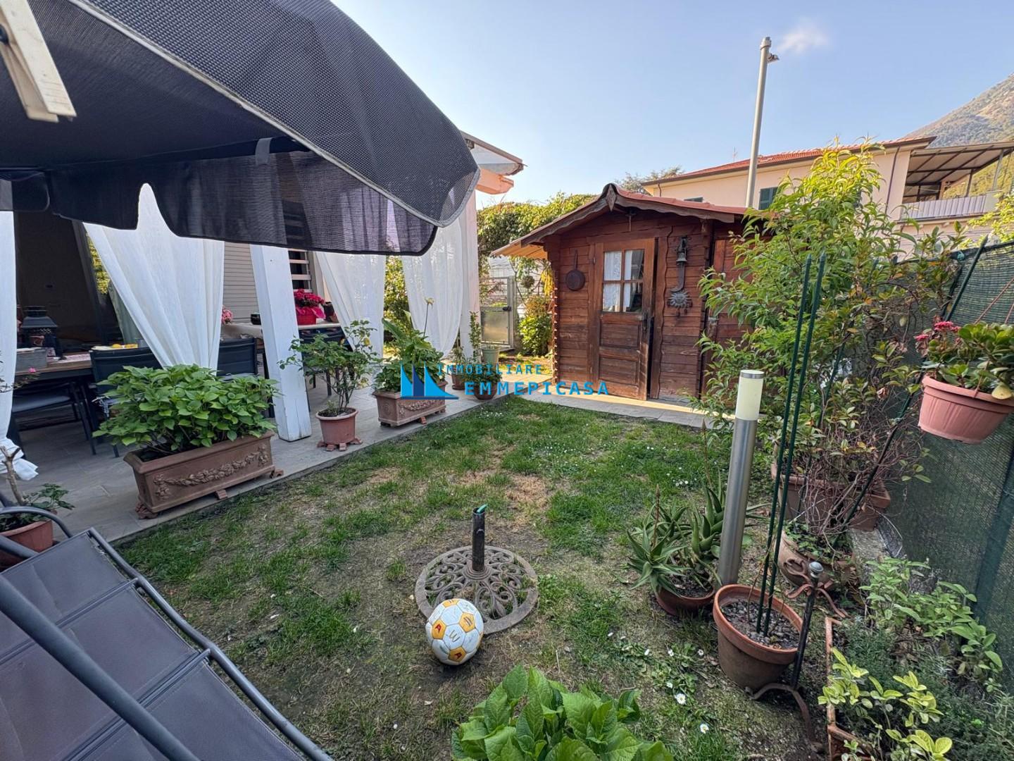 Villa con giardino, Massa capaccola