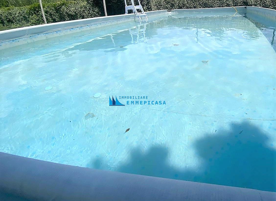 Villa con giardino, Carrara marina di