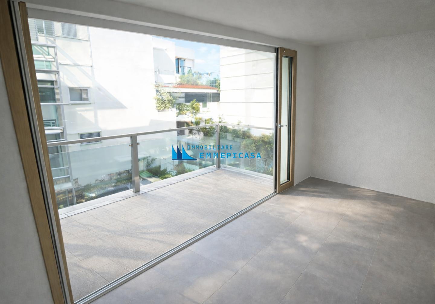 Trilocale con terrazzo, Massa ronchi