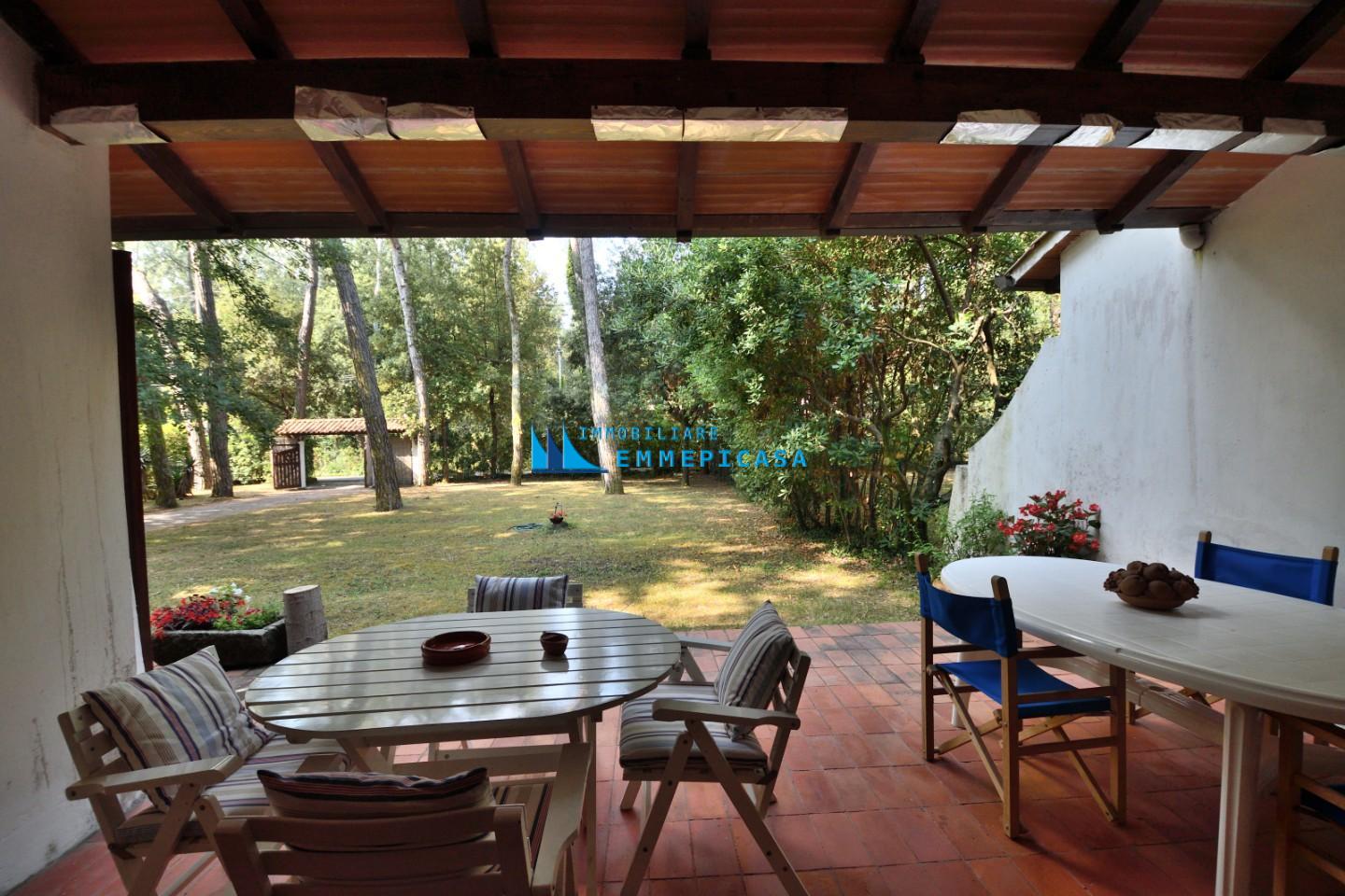Villa Bifamiliare con giardino, Massa poveromo