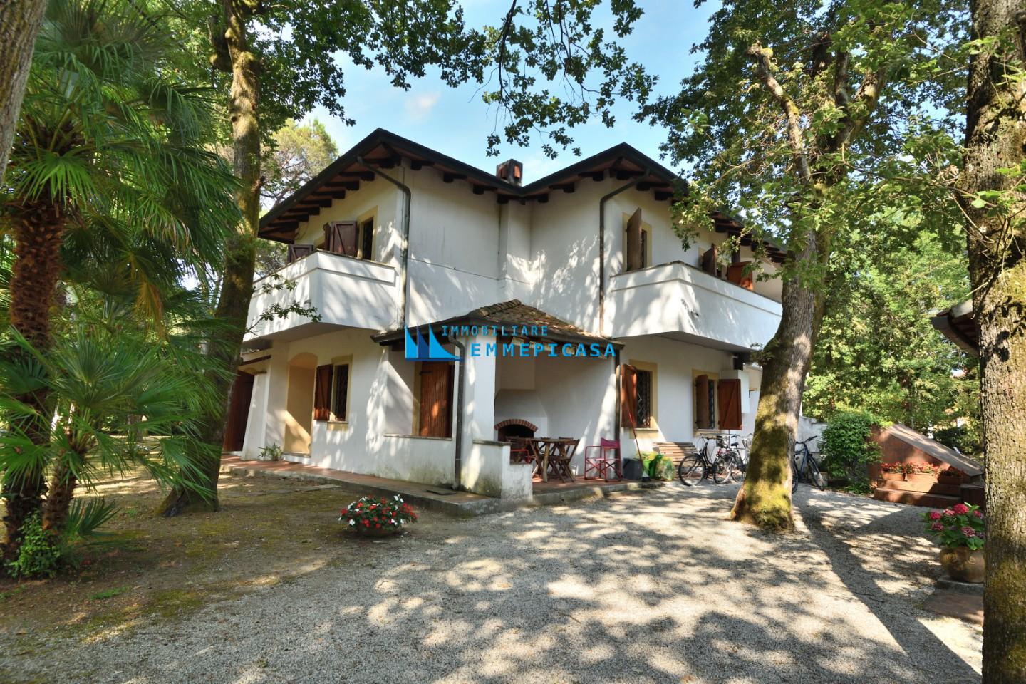 Villa Bifamiliare con giardino, Massa poveromo