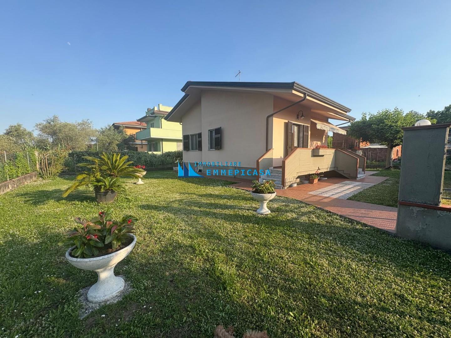 Casa indipendente arredata in affitto, Massa poveromo