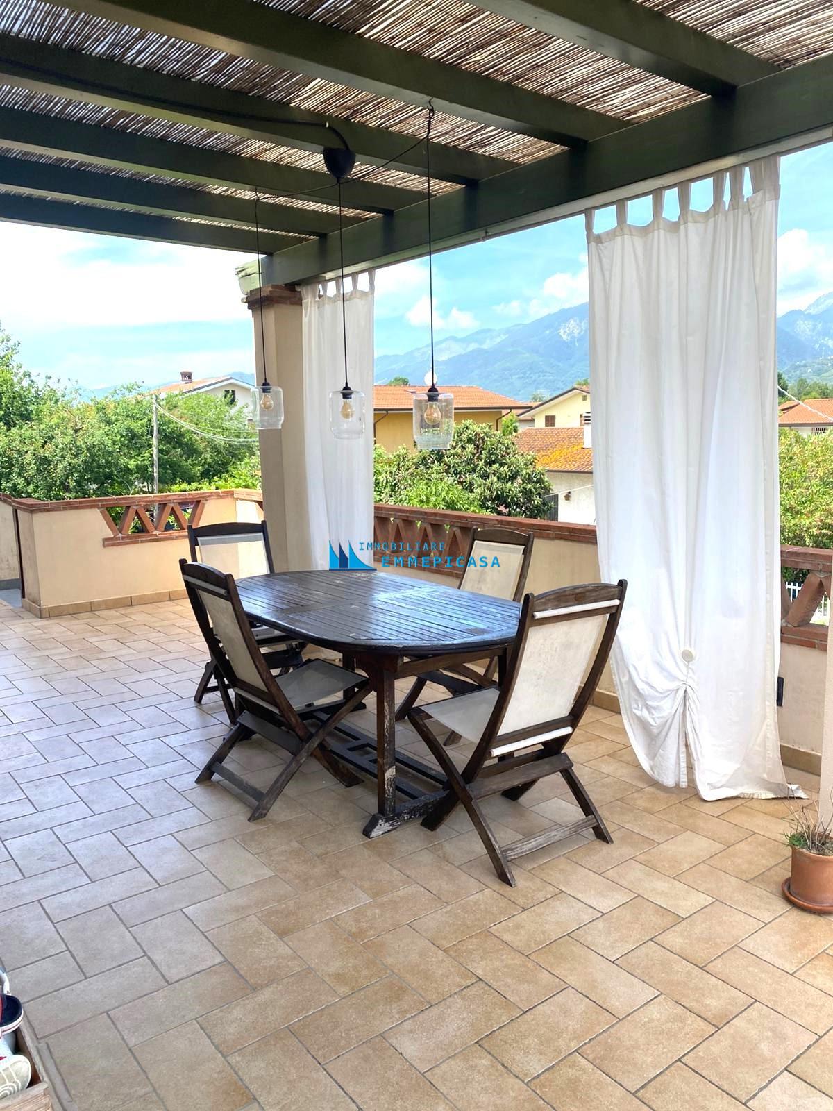 Quadrilocale con giardino, Massa poveromo