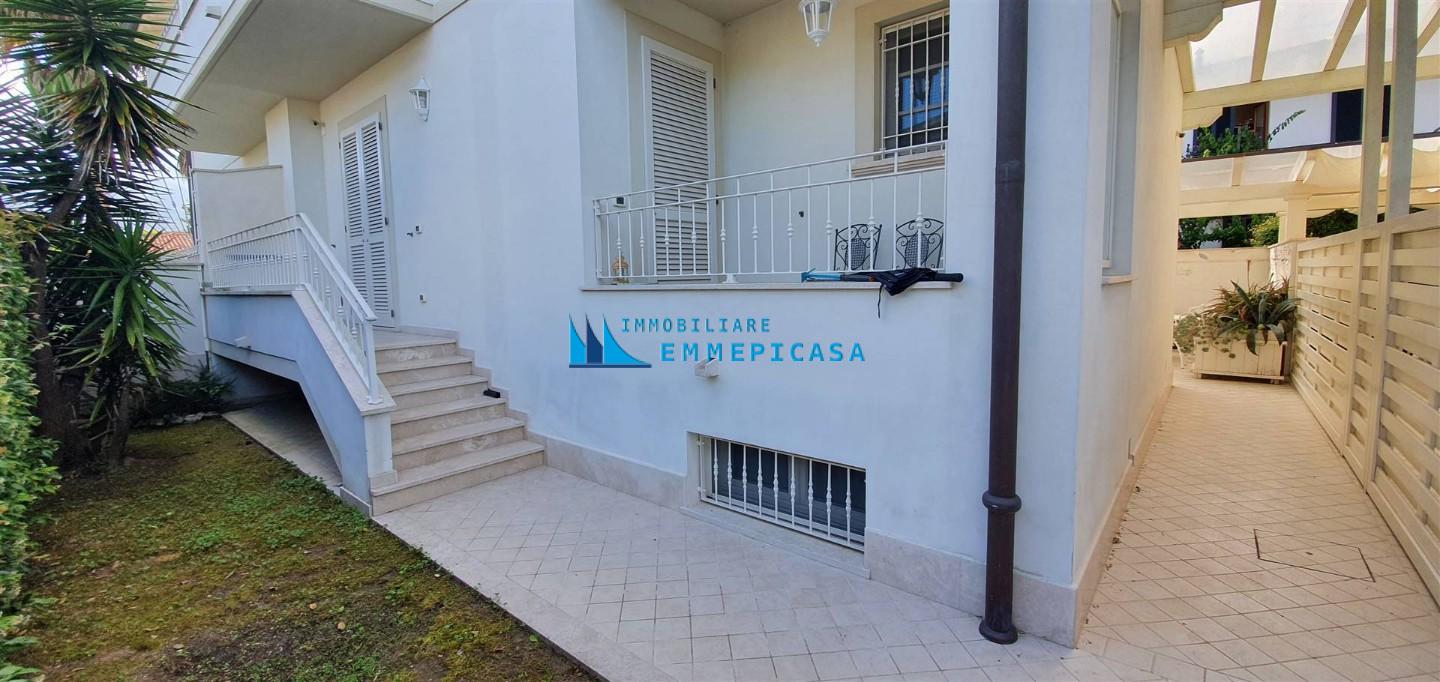 Casa indipendente con giardino, Montignoso cinquale