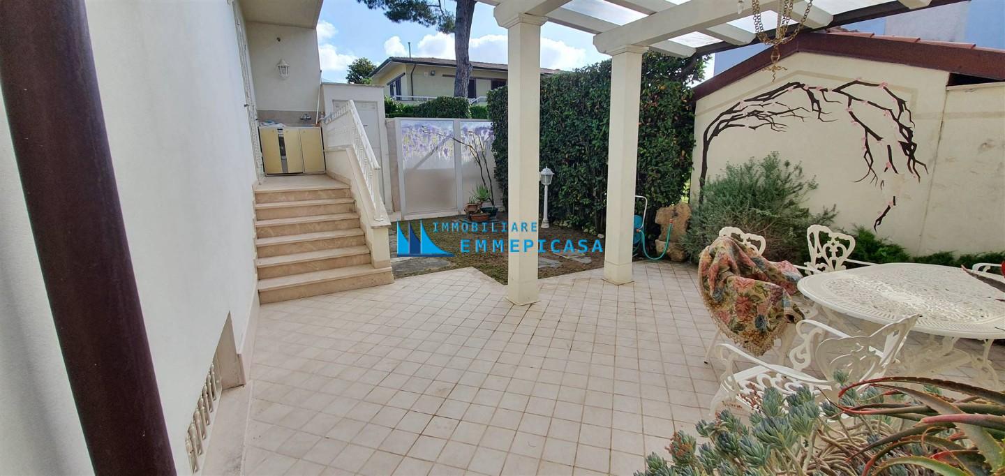 Casa indipendente con giardino, Montignoso cinquale