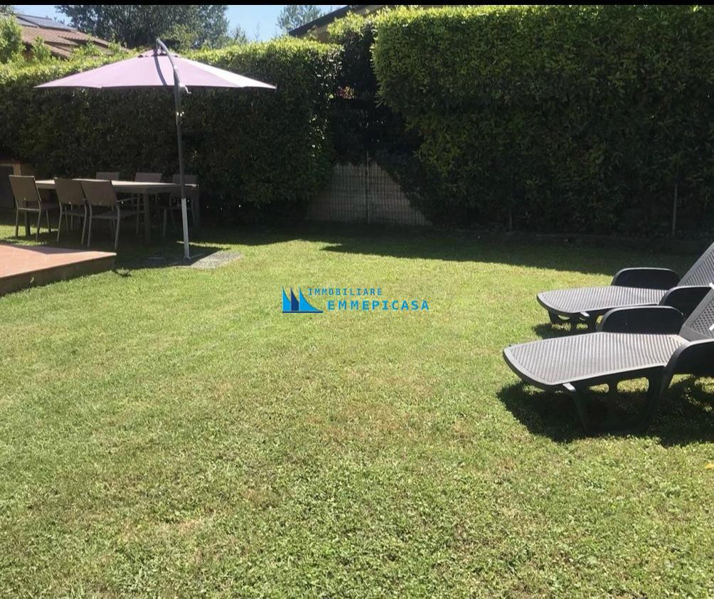 Villa con giardino a Forte dei Marmi