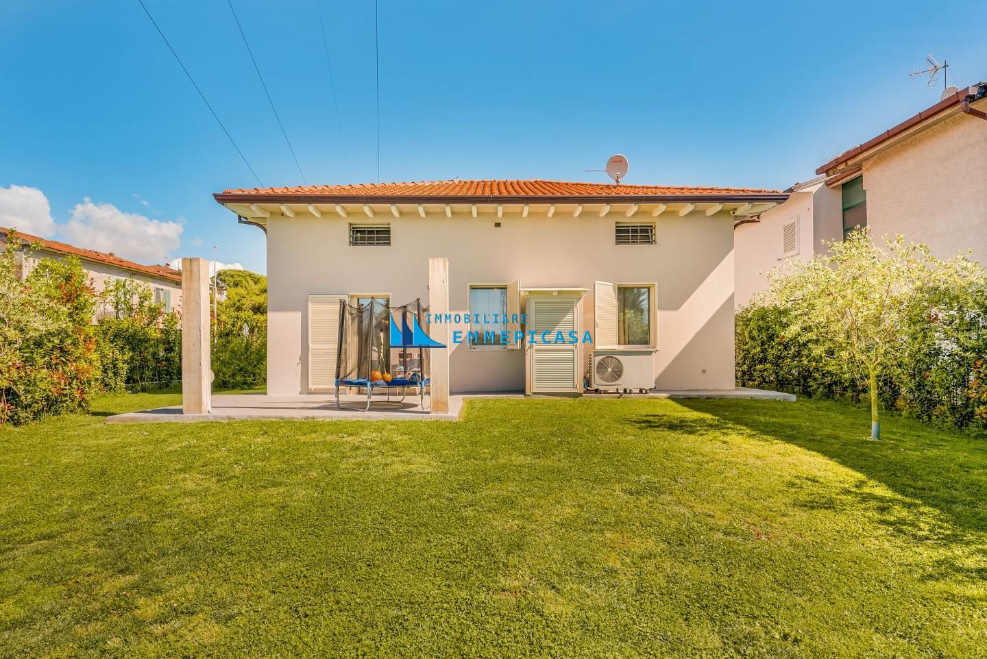 Casa indipendente in vendita a Massa