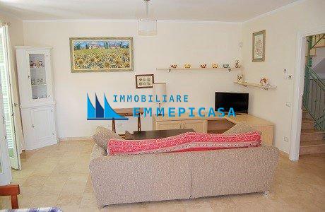 Villa Trifamiliari con giardino, Montignoso cinquale