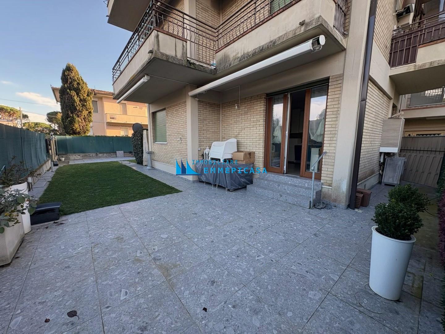 Trilocale arredato in affitto, Montignoso cinquale