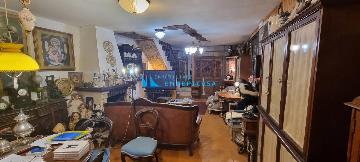 Villa con giardino a Massa