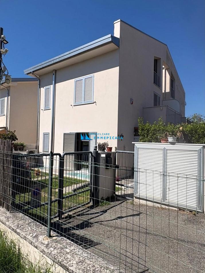 Villa con giardino, Massa marina di
