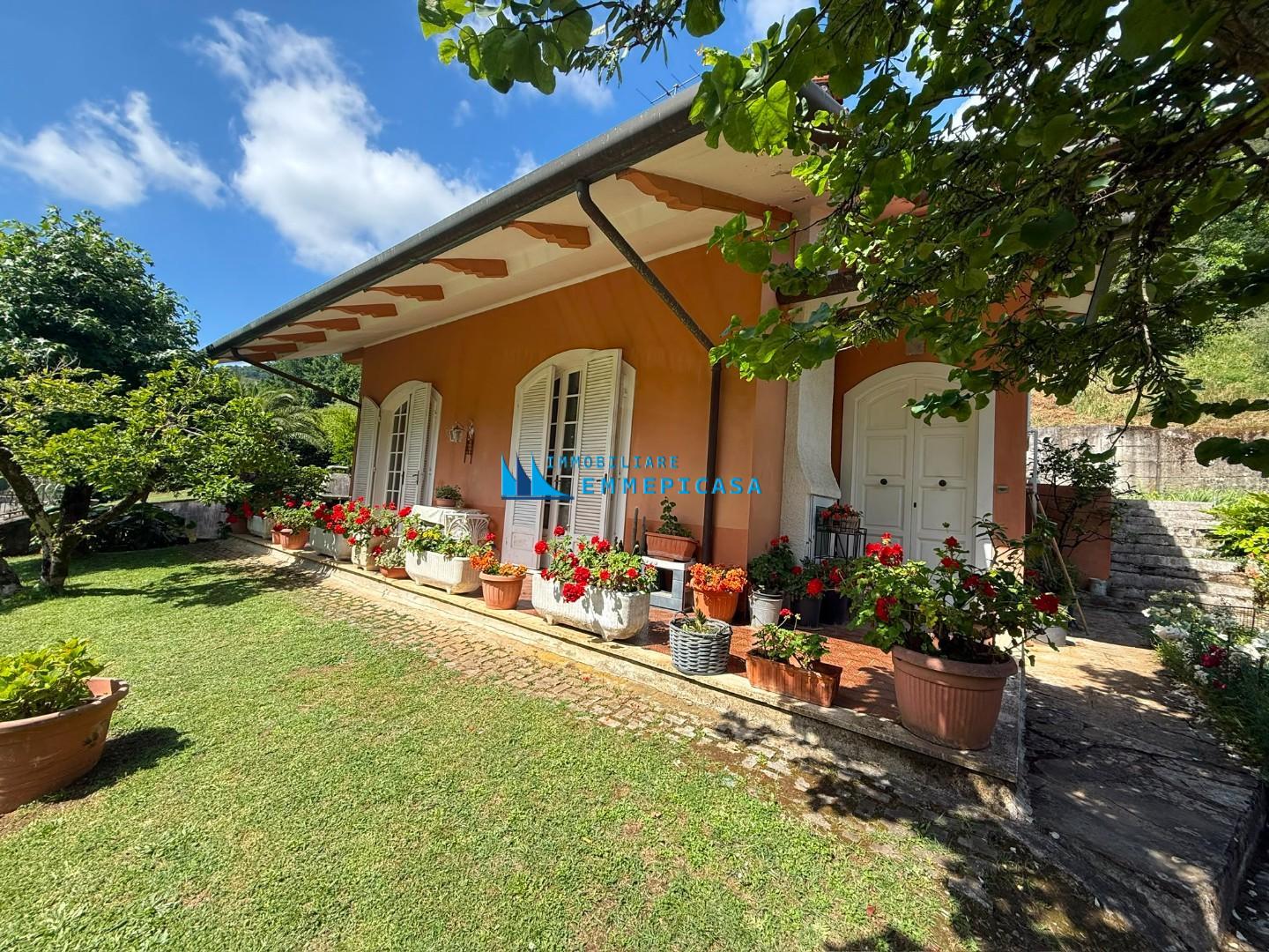Casa indipendente con giardino, Massa mirteto