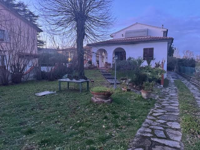 Villa con giardino, San Giuliano Terme pontasserchio