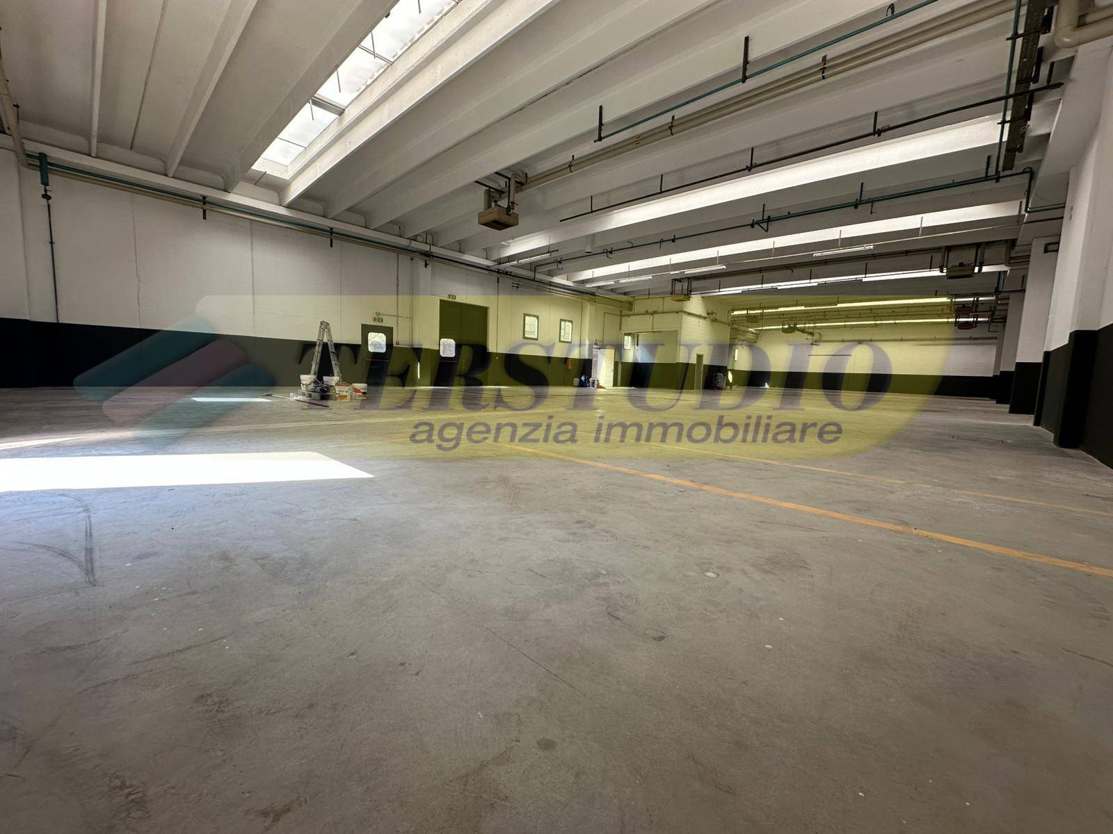 Capannone in affitto a Calolziocorte