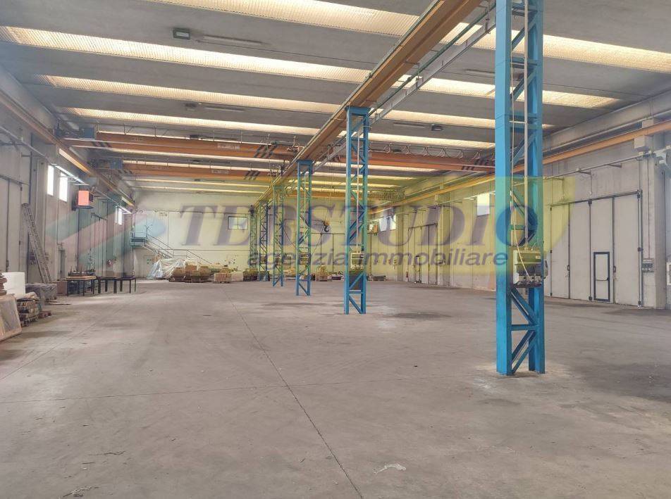 Capannone in affitto a Brivio