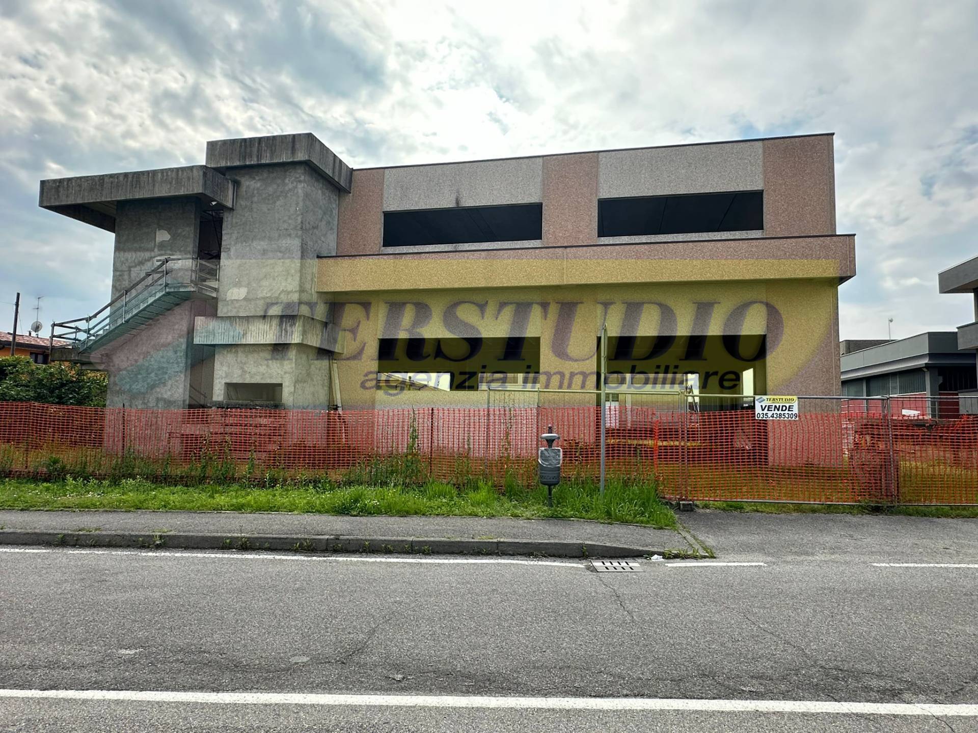 Capannone in vendita a Bottanuco