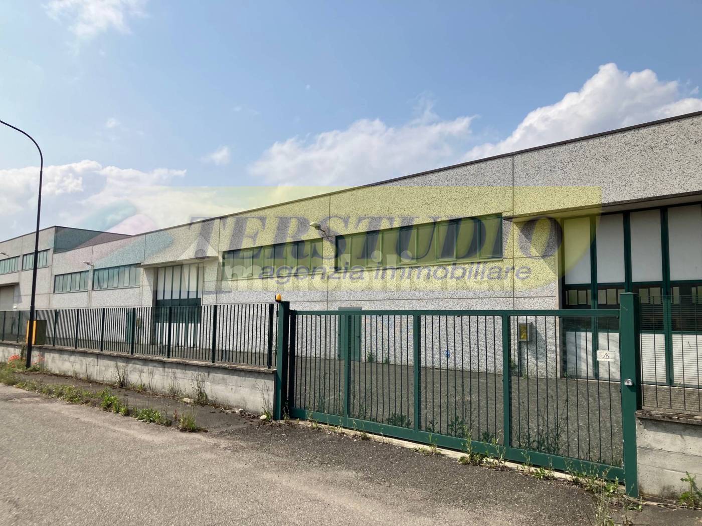 Capannone in vendita a Carate Brianza
