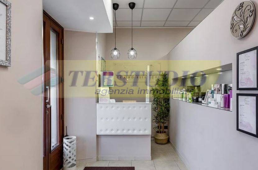 Locale commerciale in affitto a Mozzo