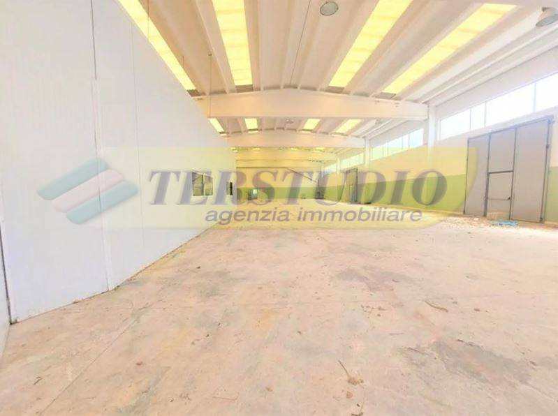 Capannone in affitto a Bonate Sopra