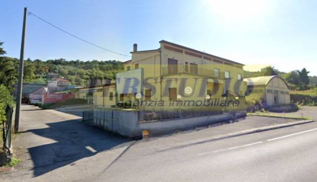 Capannone in vendita a Calco