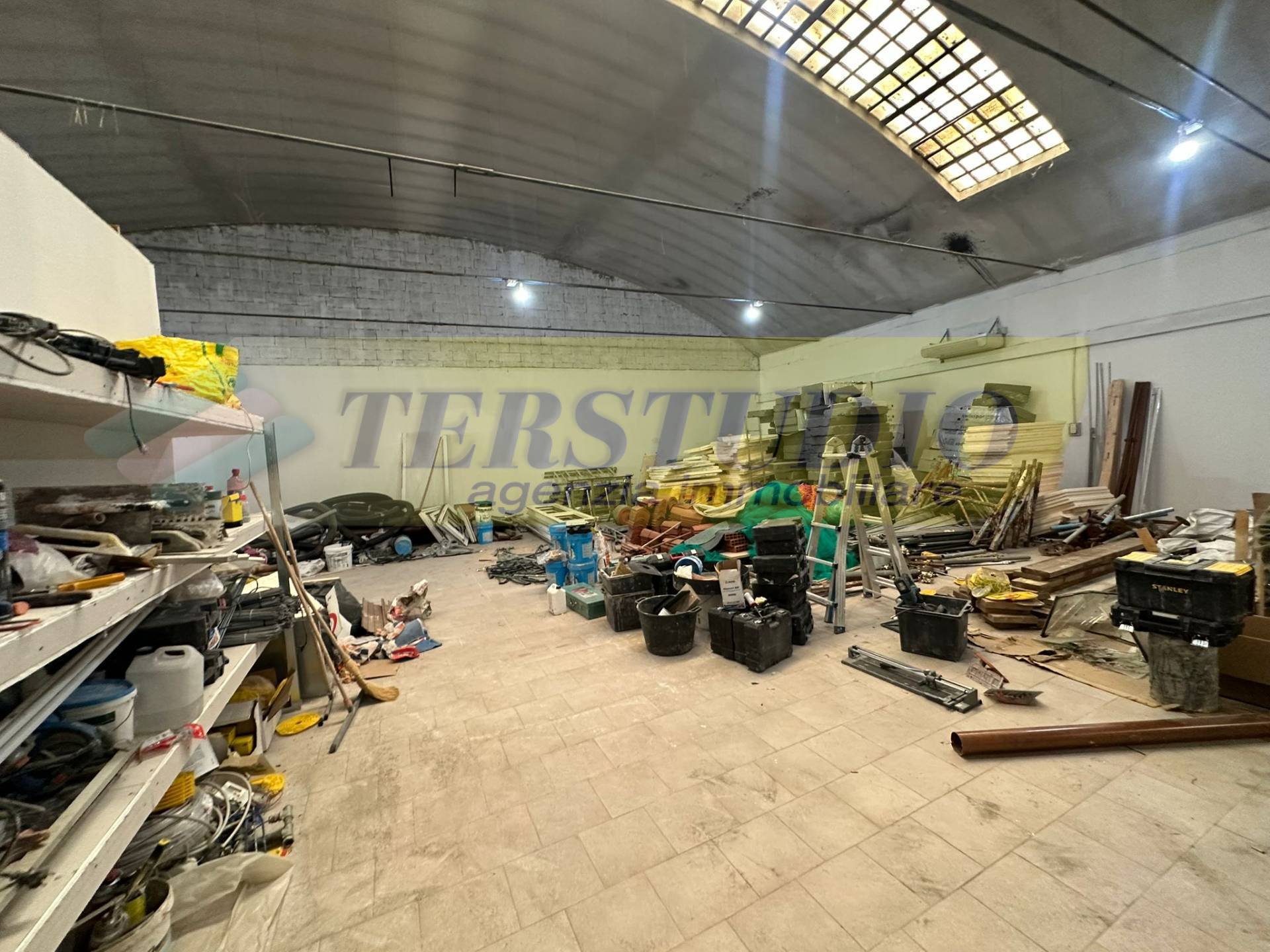 Capannone in vendita a Merate