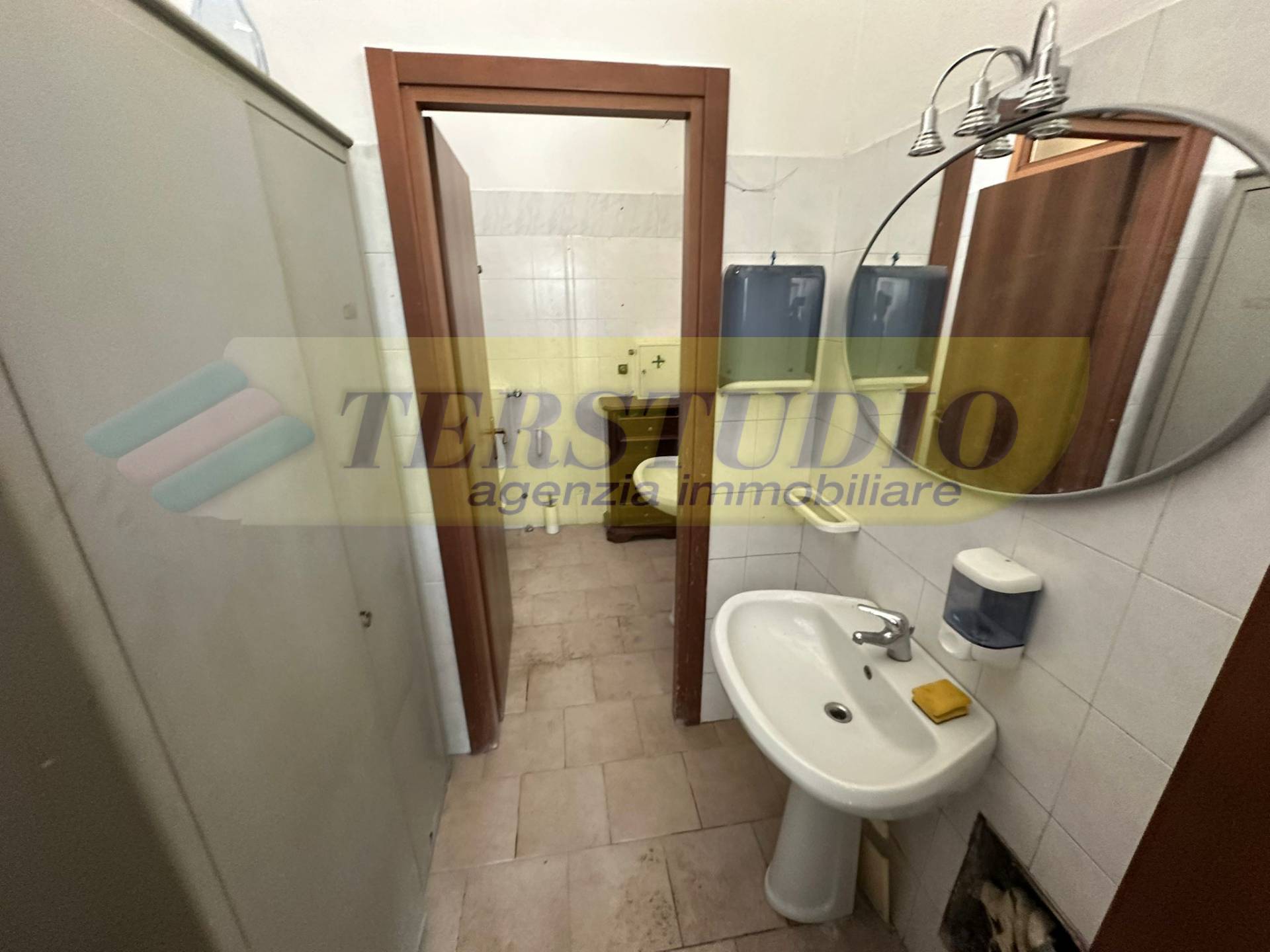 Capannone in vendita a Dolzago