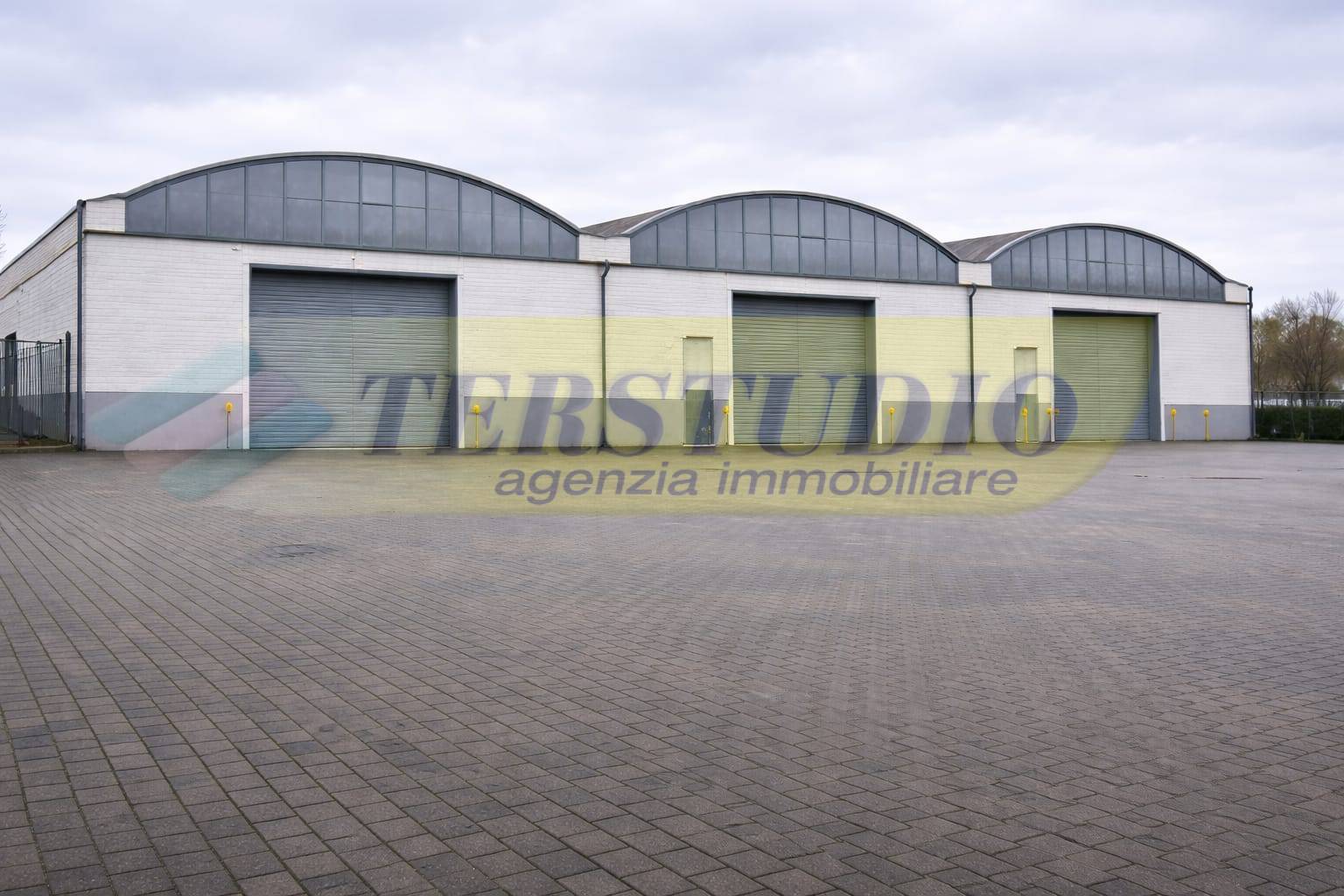 Capannone in vendita a Pero