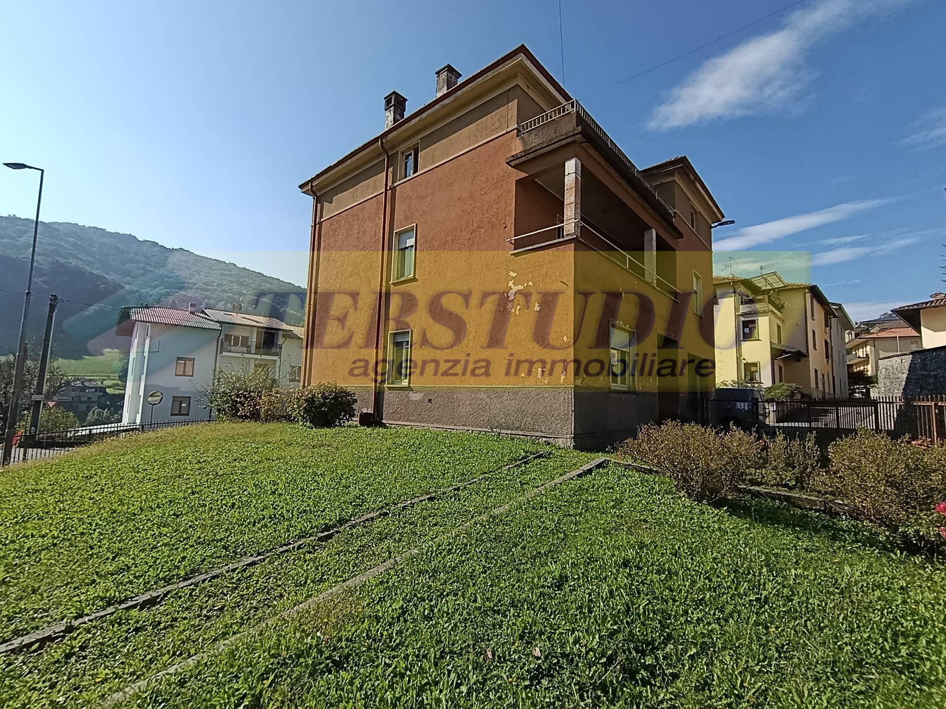 Villa in vendita a Leffe