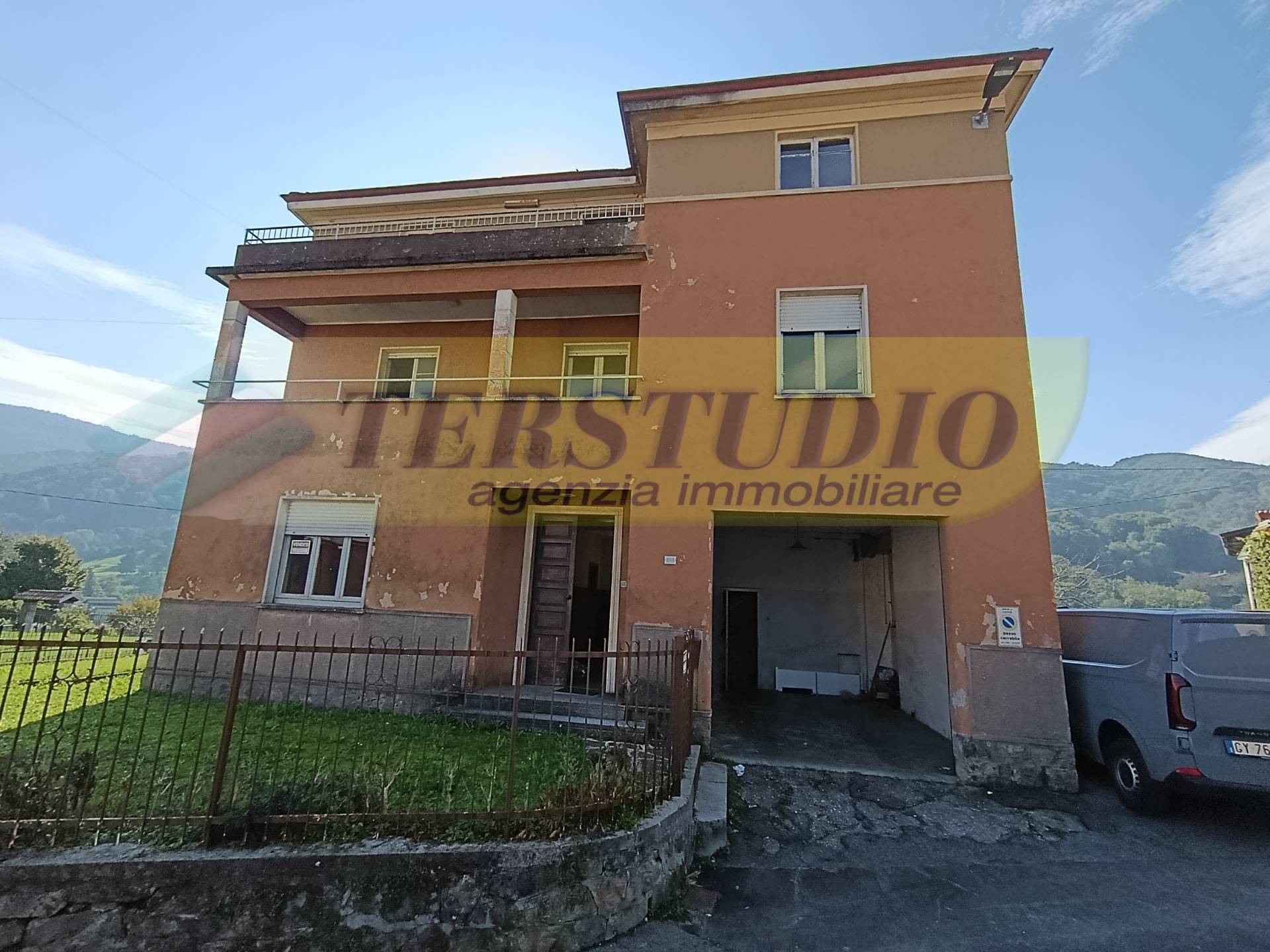 Villa in vendita a Leffe