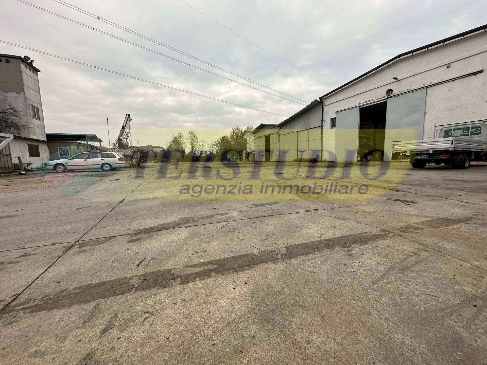 Capannone in vendita a Osio Sopra
