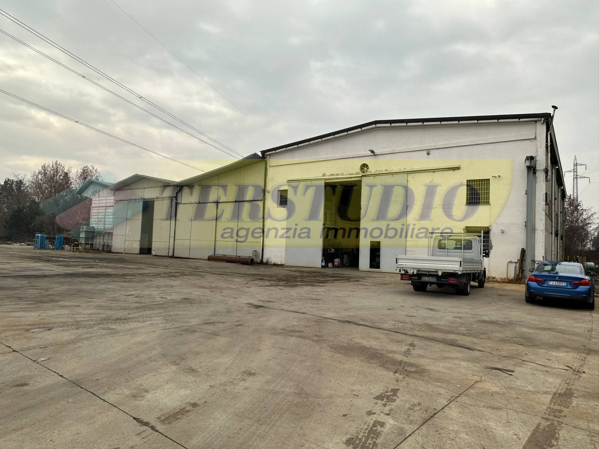 Capannone in vendita a Osio Sopra