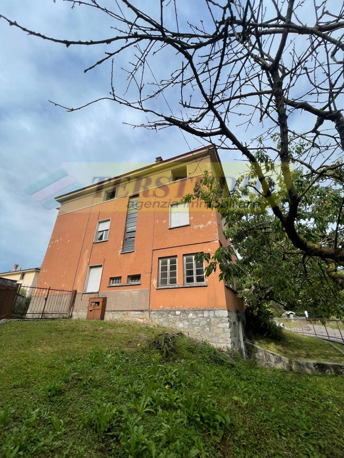 Villa in vendita a Leffe