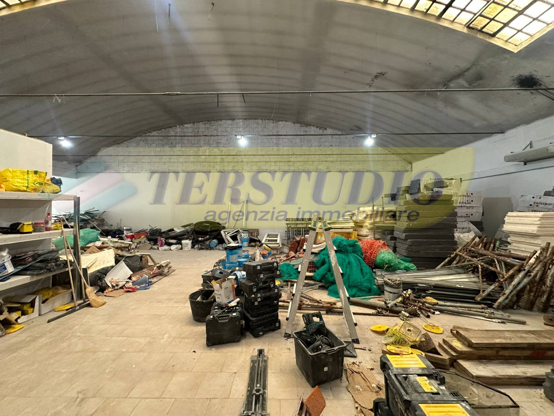 Capannone in vendita a Calco