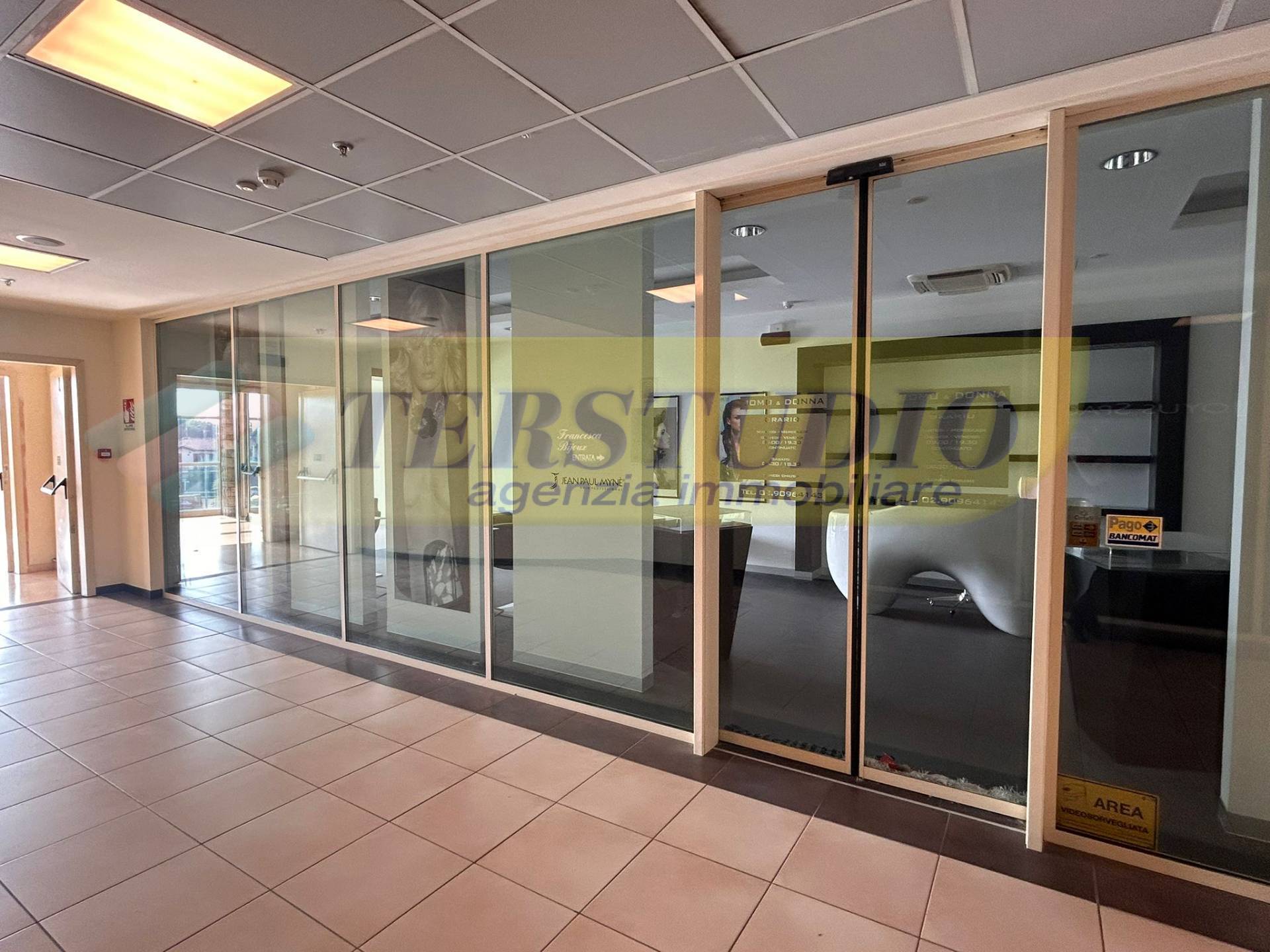 Negozio in vendita a Capriate San Gervasio, Capriate