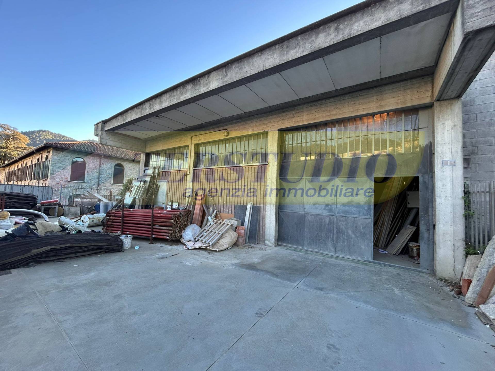 Capannone in vendita a Caprino Bergamasco